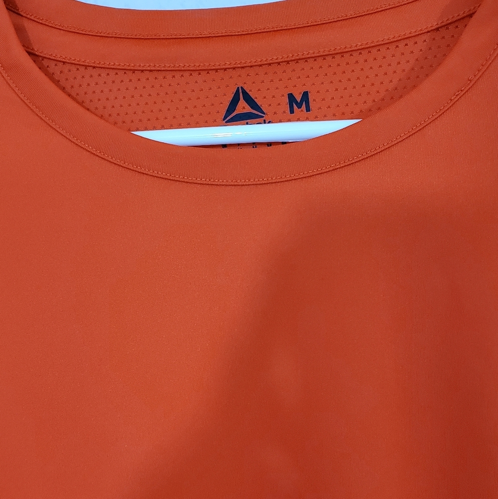 Reebok Shirt size M - Picture 3 of 3